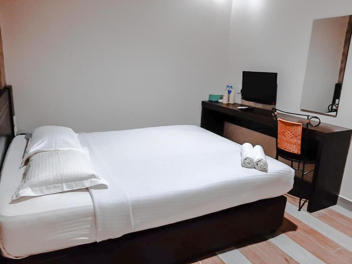 H3 Hotel Tanjung Balai Karimun Exterior foto